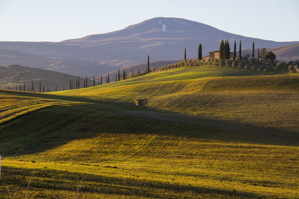 Mooie foto van een huisje in de bergen in Toscane - Italieplanner.nl