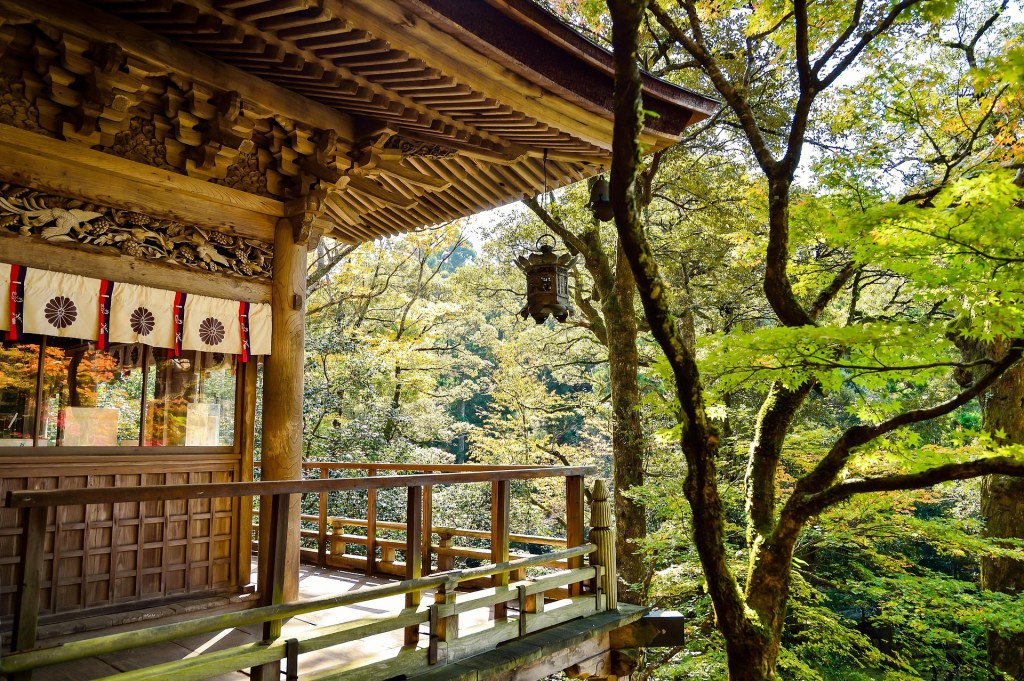 Tempel in bos in Japan - Wereldplanner.nl
