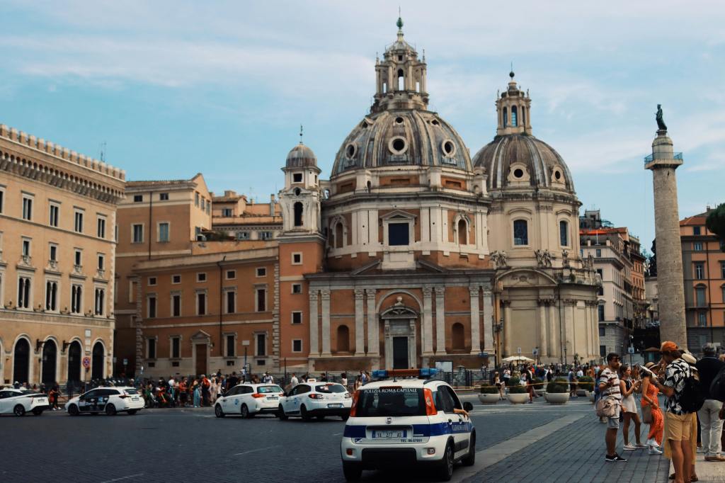 Mooie architectuur van gebouw in Rome
